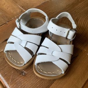 Kids White Salt Water Sandals Size 5 Like New!